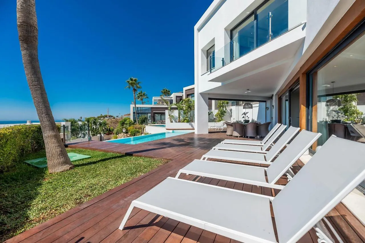 Villa Paraiso: Luxury Sea View Resort with Infinity Pool and Golf Estepona