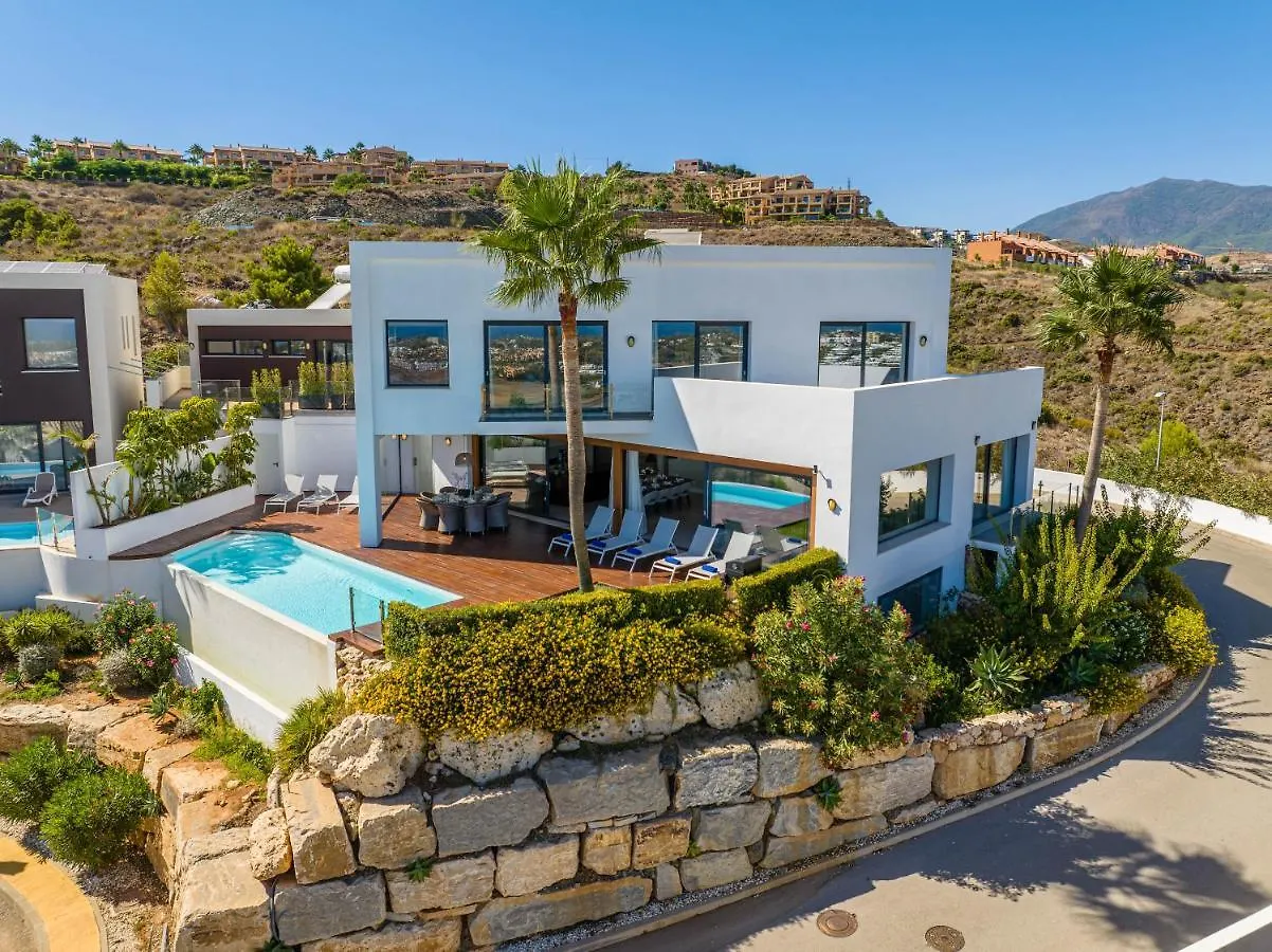 Villa Paraiso: Luxury Sea View Resort with Infinity Pool and Golf Estepona